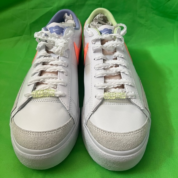 Nike Women’s Blazer Low Platform Size 10 - Picture 3 of 7